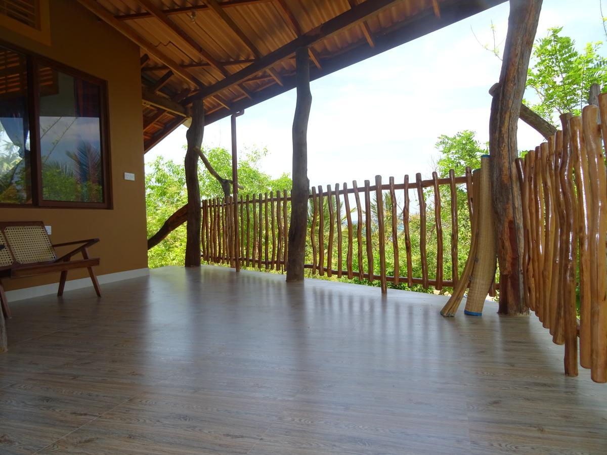 Light House Beach Hut Komari Exterior photo